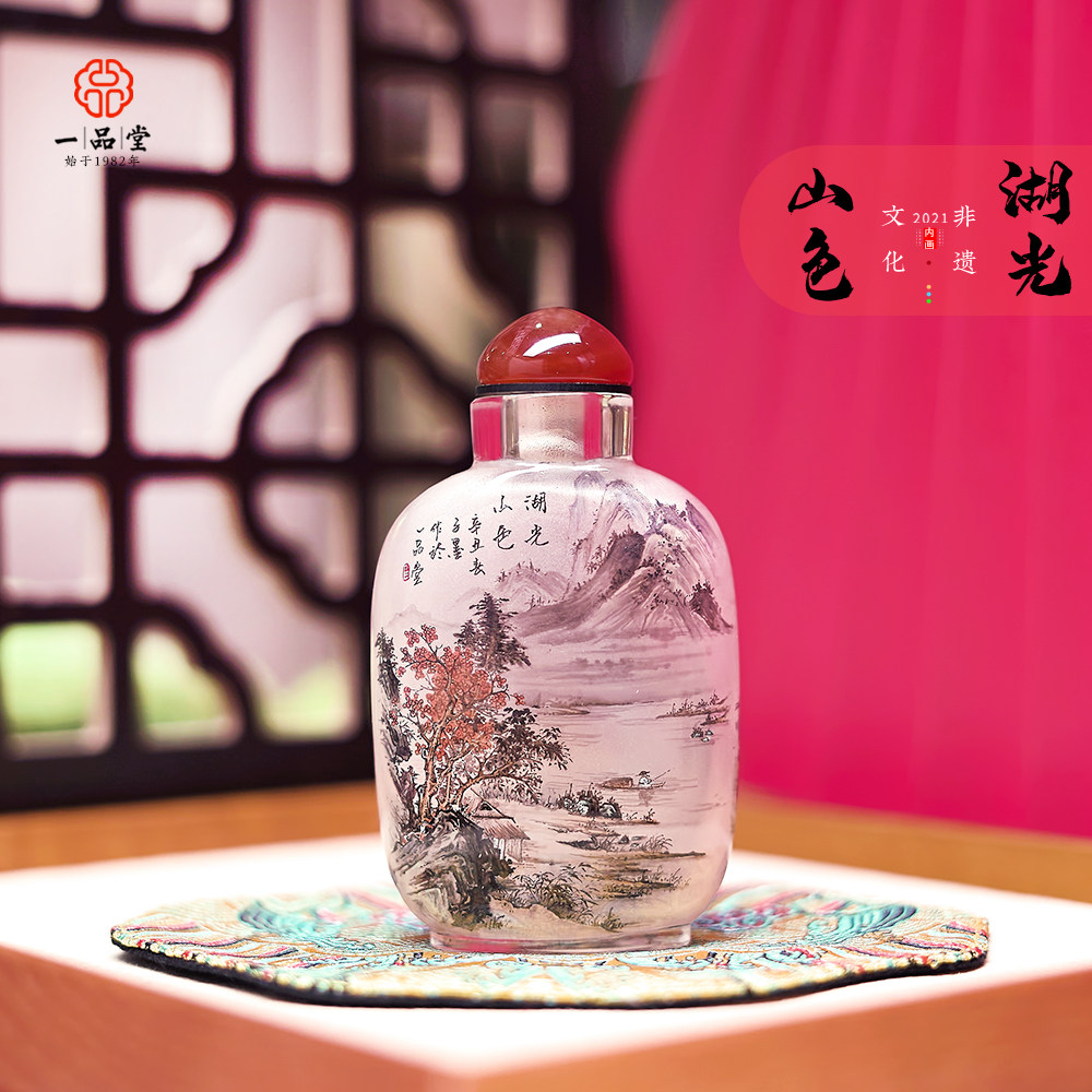 The new home decoration ornaments on the snuff bottle in Yipin Hall are decorated. The smell pot is handmade. The Forbidden City gift is sent to foreigners.