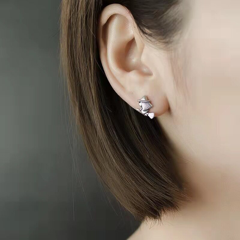 New Thai-style stud earrings for women, unique and fun little witch earrings, cute and niche for long holidays.