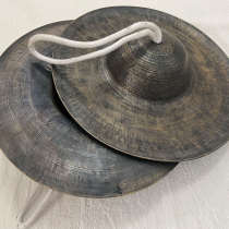 2 32 cymbals 24 cymbals 28 old-fashioned medium cymbals 28 bronze cymbals French cymbals 30 caps 26 cymbals