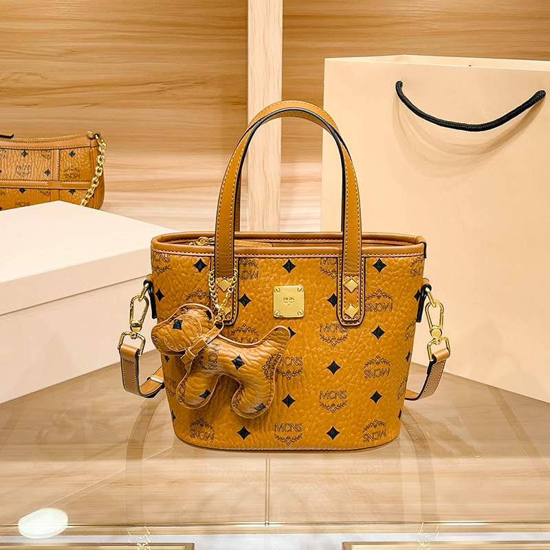 The new leather bag light luxury retro high-end feeling vegetable blue hand-held all-match shoulder bag four seasons pet bag