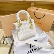 Niche genuine leather high-end bag for women 2024 new rhombus Diana bag patent leather shoulder crossbody bag pet bag