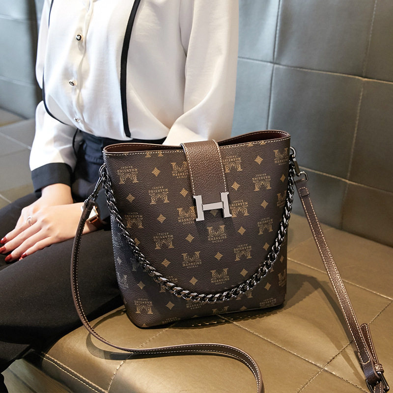 ITSK women bag 2021 New Tide autumn and winter Joker shoulder shoulder bag women fashion trend large capacity bucket bag