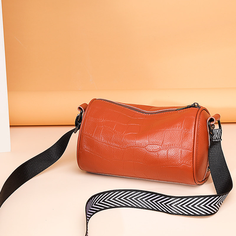 Leather bag pillow bag women's summer 2022 new fashion crocodile pattern large-capacity shoulder bag wide shoulder strap messenger bag