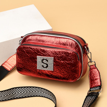 2022 new Korean version bright leather small square bag multi-layer 100 hitch fashion wide shoulder strap single shoulder bag bronzed and slanted satchel