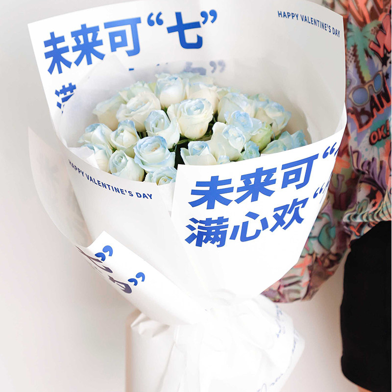 Flower packaging new products Tanabata can expect creative Valentine's Day waterproof pearl paper rose flower bouquet packaging material
