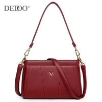 Красный с двумя более короткими плечевыми ремнями