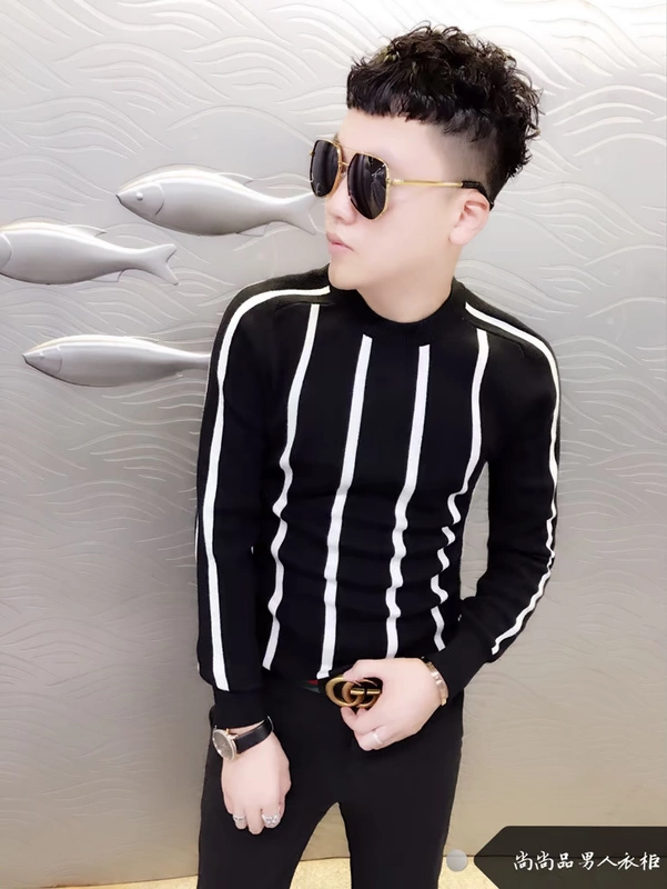 2017 mùa thu và mùa đông người đàn ông mới của áo len người đàn ông Hàn Quốc sọc vòng cổ áo len áo thun áo len thanh niên áo len quần jogger nam