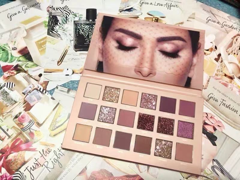 Spot American Huda Beauty New nude Desert Dusk Desert Rose Eyeshadow Palette 18 Colors