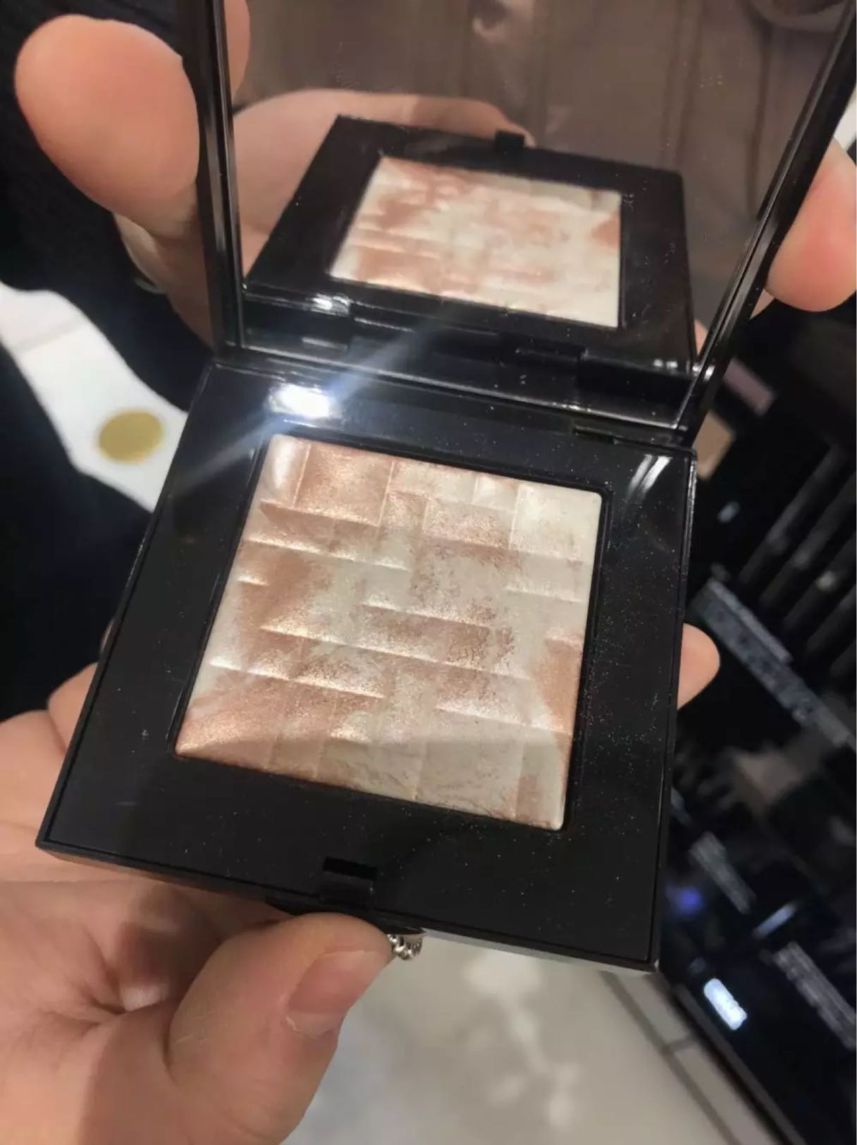 Spot second hair BOBBI BROWN Barbie Polang Yan makeup disc highlight pink glow pork belly highlight 8g