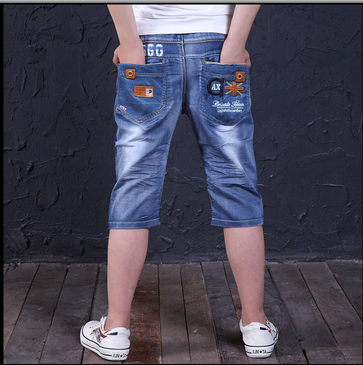 Chàng trai quần mùa hè quần bé trai trong bảy quần jean quần short các cậu bé lớn quần năm điểm của trẻ em mặc lỏng lẻo.