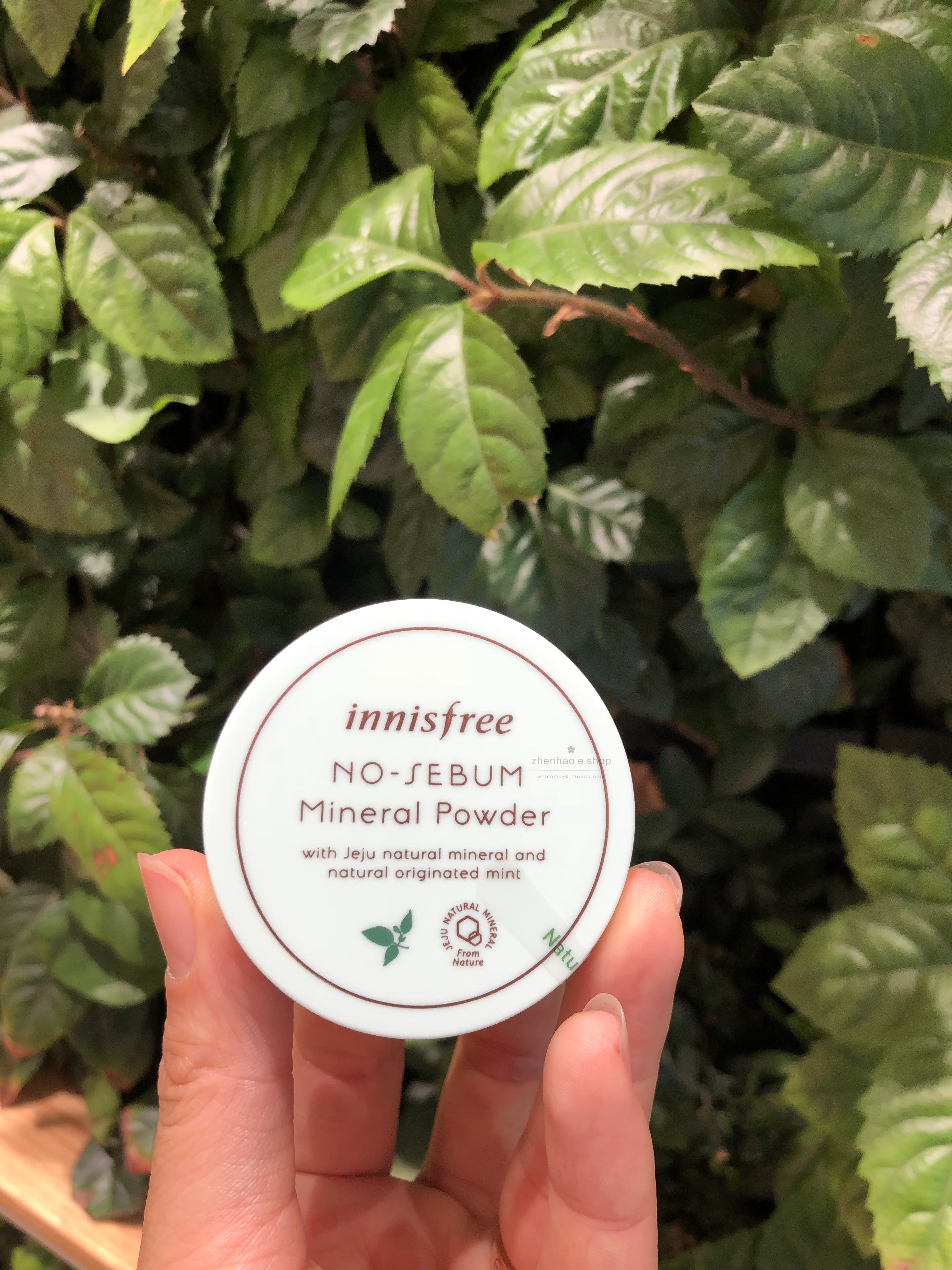 Hàn Quốc innisfree / Hyatt thơ kiểm soát dầu bạc hà khoáng lỏng bột 5g mật ong phấn nền phấn trang điểm - Quyền lực phấn phủ kiềm dầu hàn quốc