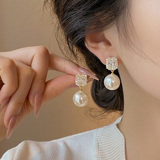 British Dura Walk Zircon Pearl Earrings, Feminine Earrings, Accessible Luxury Niche Design, High-End French Style Earrings