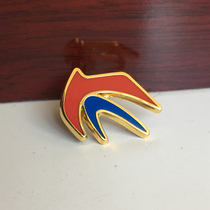 Dongguan uniform breast needle souvenir Shanghai Oriental Airlines badge pilot airliner airliner metal chest needle