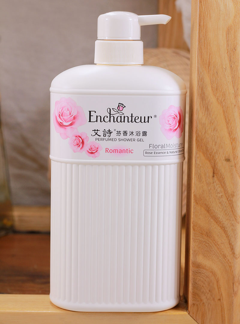 Averse Aromatic Romantic Floral Scent Nourishing Body Lotion of Bath Dew 650ml Rose essence Persistent Incense Import Harbor