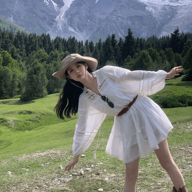 Xinjiang Travel Outfit White Lace Dress for Women Loose Slimming Short Bohemian Style V-Neck Fairy Dress