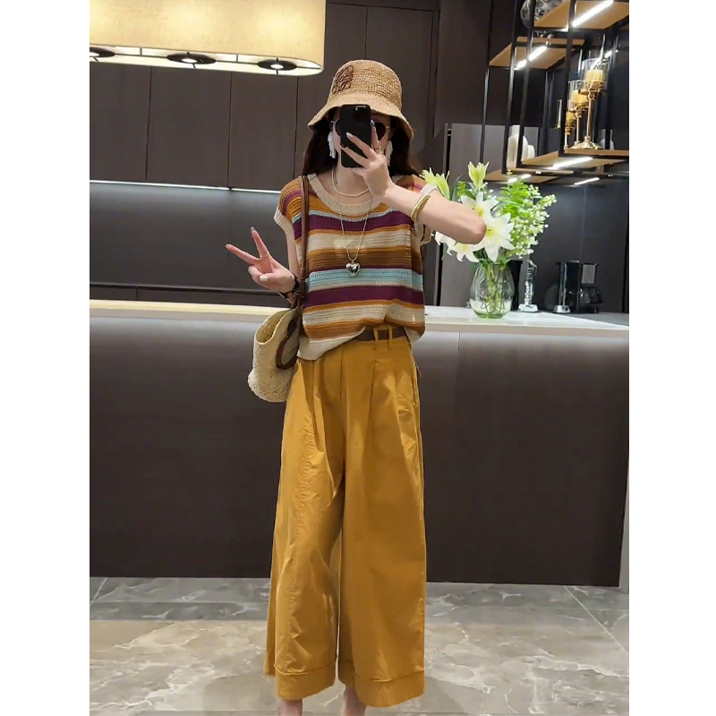 This Year's Popular Two-Piece Set Includes a Thin, Breathable Striped Knit Short-Sleeve Top + High-Waisted Slimming Wide-Leg Cropped Pants