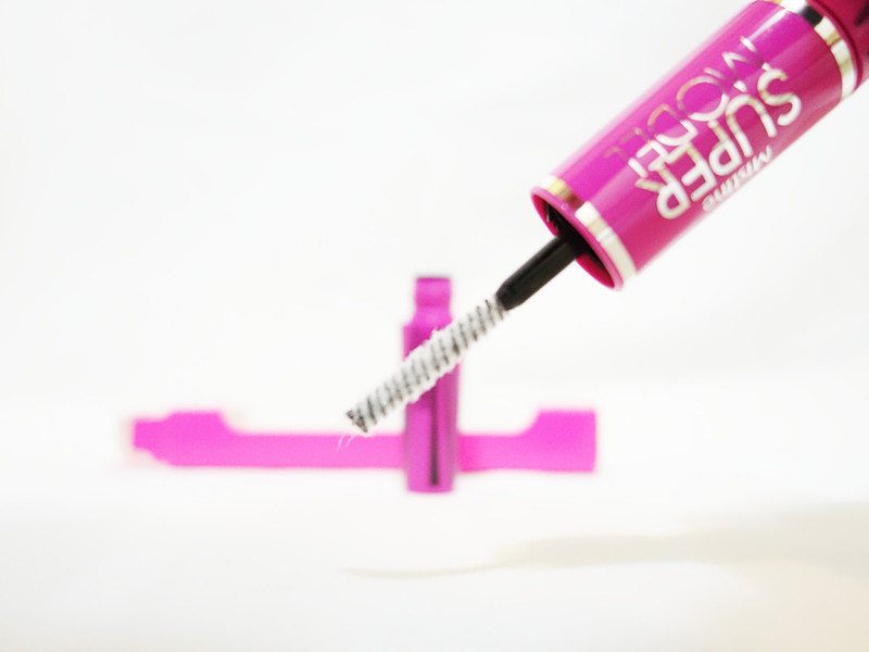 Thái chân thực Mistine 4D mascara dày hai đầu cong dài không nở đỏ Bao bì mới - Kem Mascara / Revitalash chuốt mi the face shop