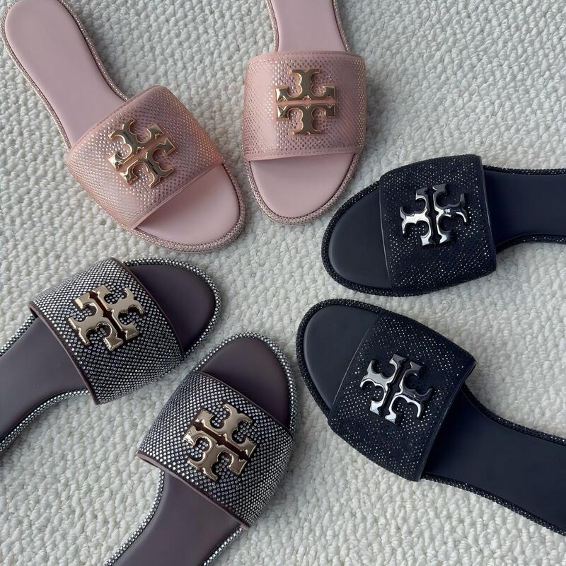 Made in Guangdong, Fashionable Rhinestone Metal Buckle Flip-Flops for Women, Flat-Soled, Versatile, Comfortable, Vacation, Summer Sandals