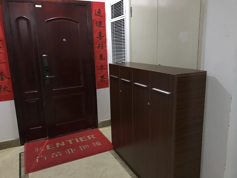 Các nóng mới có thể được trang bị với một hội trường bụi mass storage lắp ráp đa giày đơn giản mỏng lồng vào nhau ngoài trời - Buồng tủ quần áo thông minh