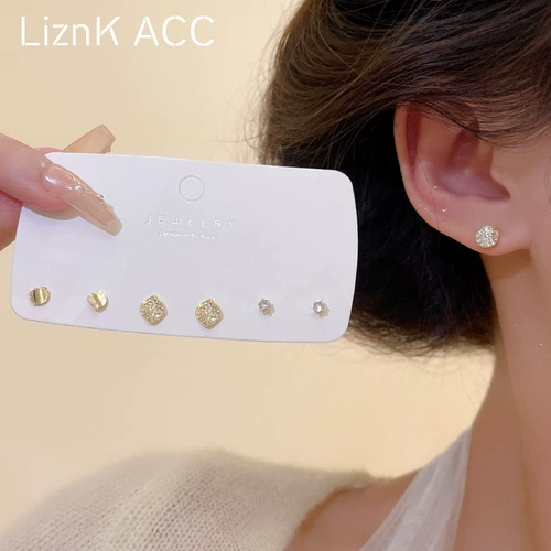 Маленький изысканный комплект, небольшие дизайнерские серьги, коллекция 2023