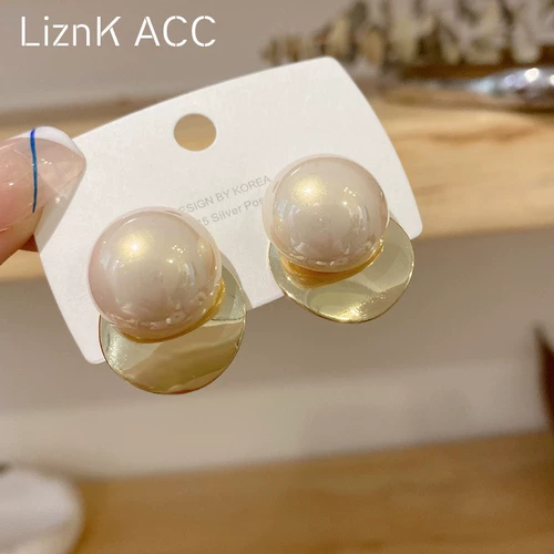 Металлические небольшие дизайнерские серьги, европейский стиль, 2024 года, тренд сезона, легкий роскошный стиль, популярно в интернете