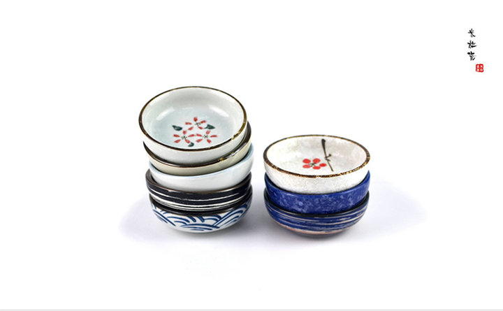 Bộ đồ ăn bằng gốm theo phong cách Nhật Bản Vẽ tay 8cm Món ăn Nước sốt Nước tương Món ăn Nước sốt món ăn Món ăn nước sốt món ăn nhỏ tròn 29 muỗng ăn cơm