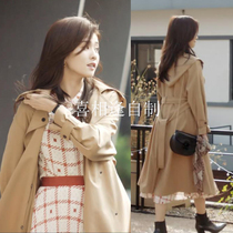 A lifetime of white deer with the same khaki windbreaker coat female spring and autumn small hooded coat
