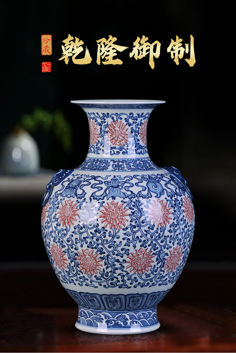 Antique blue and white porcelain of jingdezhen ceramics craft supplies the sitting room of Chinese style household furnishing articles dried flowers in the vase