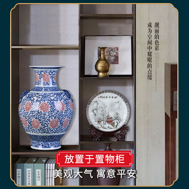 Antique blue and white porcelain of jingdezhen ceramics craft supplies the sitting room of Chinese style household furnishing articles dried flowers in the vase