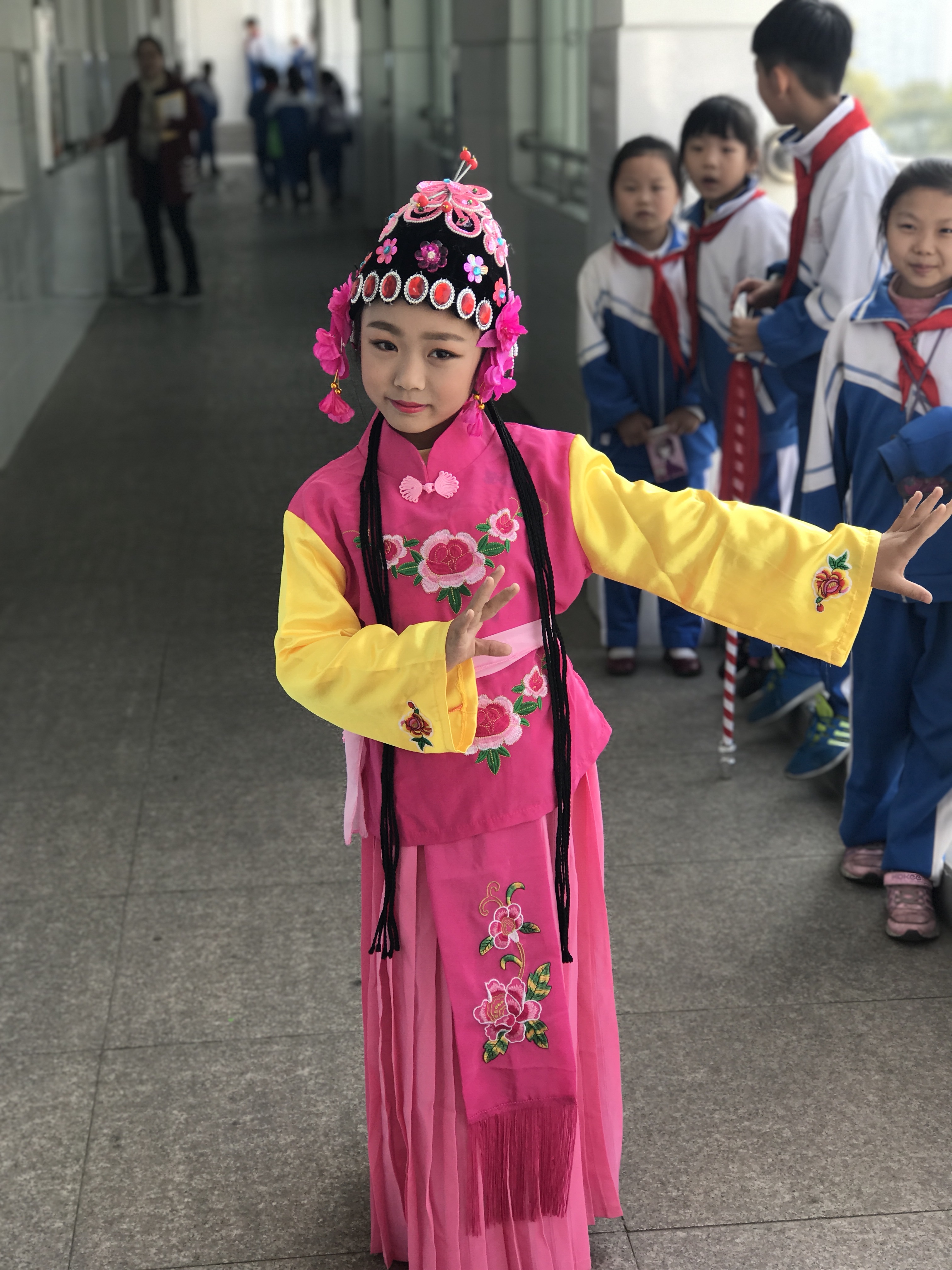 Trang phục Qiaohua Dan cho trẻ em Trang phục opera Bắc Kinh có trang phục khiêu vũ Quần áo biểu diễn kịch cho trẻ em Xiaohuadan trang phục động vật cho trẻ em