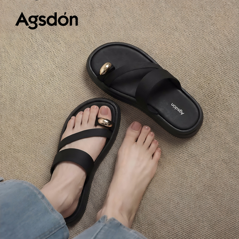 Thick-Soled Slippers for Women 2026 New Summer Outdoor Wear Super Popular Black Sandals Sporty Versatile with Skirts Beach Sandals