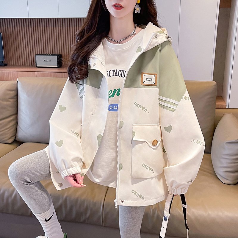 Maternity Wear Trench Coat for Spring and Autumn, New Loose-Fitting, Slimming, Belly-Covering, Short Hooded Spring Coat for Petite Women