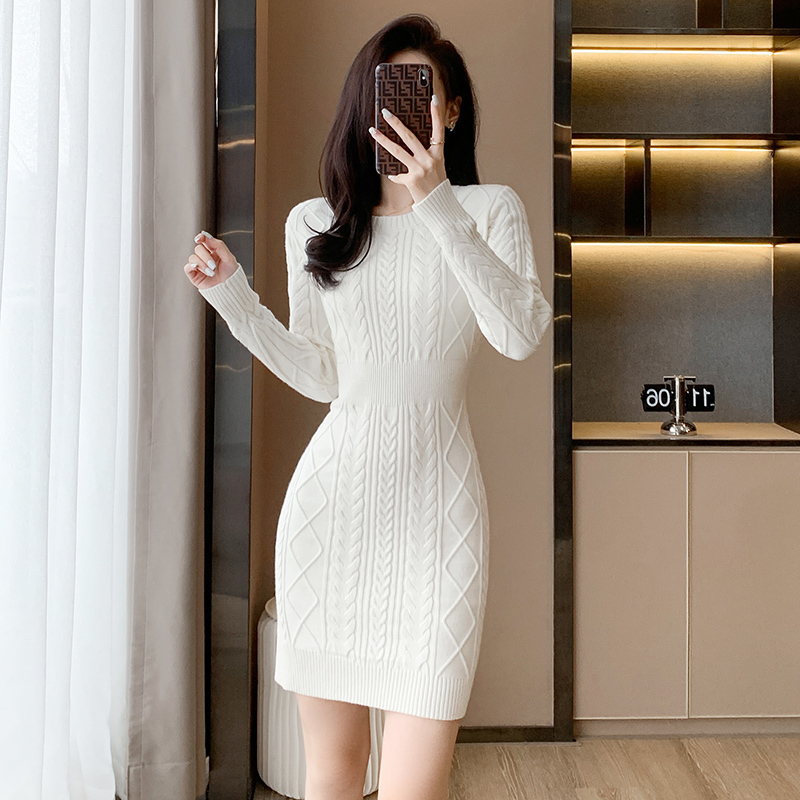 2026 Spring and Autumn New Round Neck Knitted Dress Slim Fit Base Dress White Fresh Twist Sweater Inner Layer