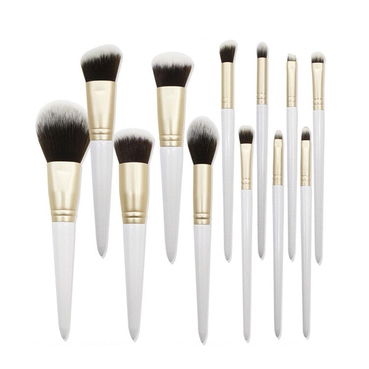 12 white Yulian make-up cover brush with complete eye shadow brush blush blush loose powder brush face beauty makeup tool artificial fiber