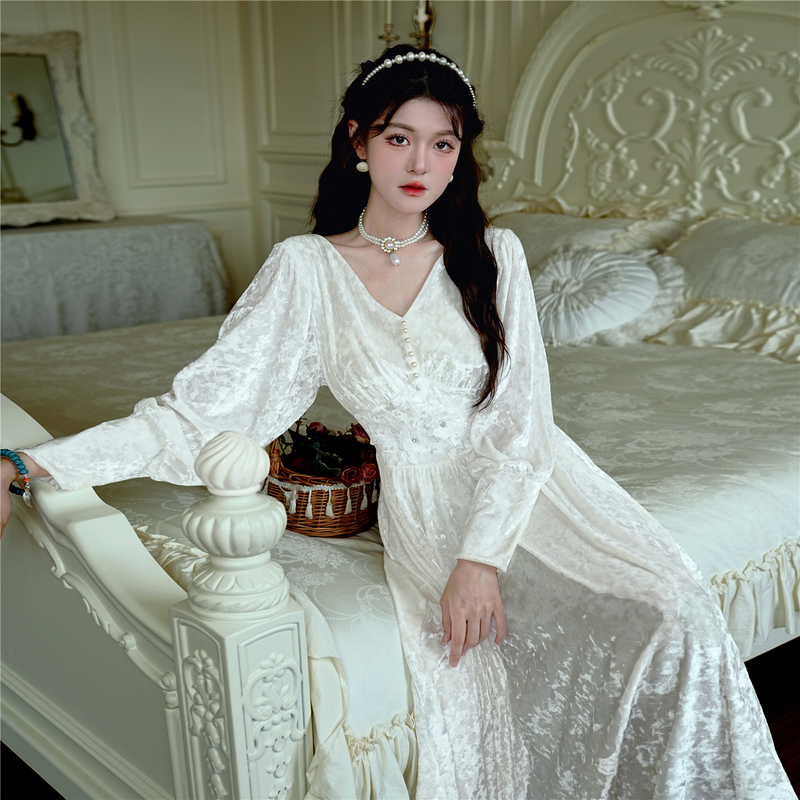 Original Socialite Retro French Romantic V-Neck Fashion Socialite Waist-Cinching Pearl Velvet Dress with Long Puff Sleeves