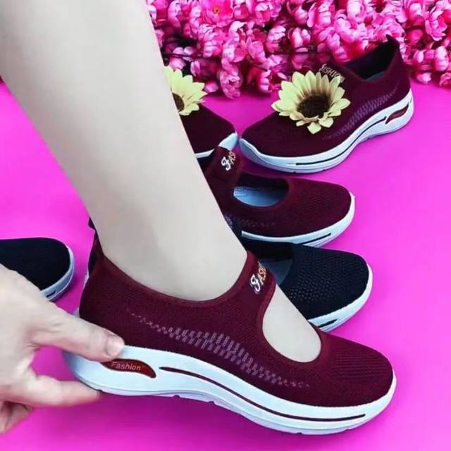 Wenzhou 2024 Spring and Autumn Old Beijing Cloth Shoes Soft Sole Anti-Slip Flat Mom Shoes Middle and Elderly Breathable Mesh Casual Shoes