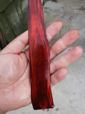 Small leaf red sandalwood red sandalwood Big Red acid branch small leaf boxwood golden nanmu Taihang Cypress carving hand material specimen material