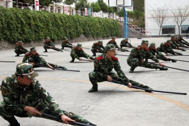 Anti-riot stick PC rubber stick emergency stick martial arts training security stick double-section stitching metal stick eyebrow stick 1 6 meters