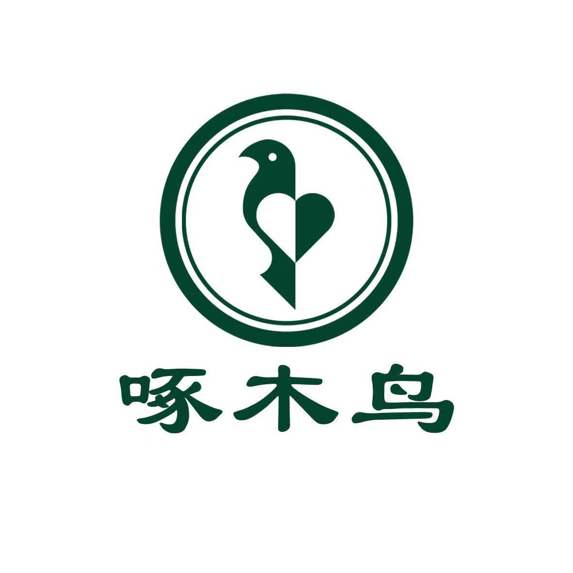 啄木鸟品牌休闲男鞋的LOGO
