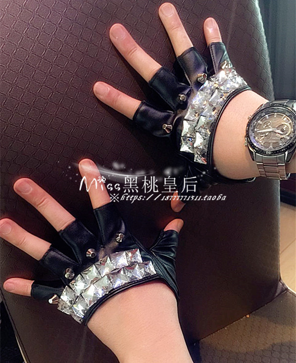 New hand sewn diamond rivet punk style half finger half palm performance gloves Performance gloves for men and women