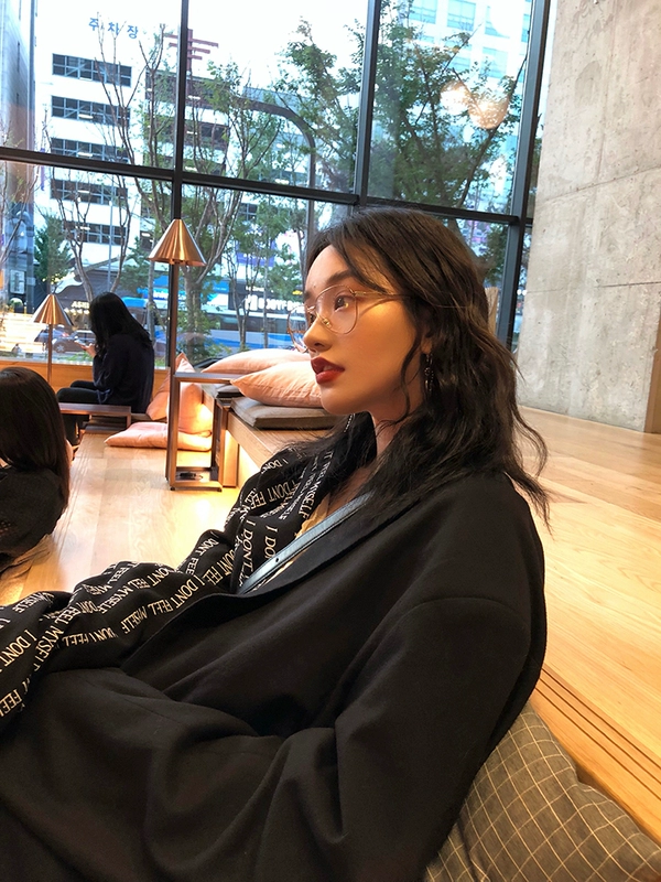 CHERICHIEN justin Huang Mingxi với cùng một đoạn phù hợp với bộ đồ nhỏ sang trọng thêu phiên bản Hàn Quốc của chiếc áo khoác rộng kiểu Hồng Kông