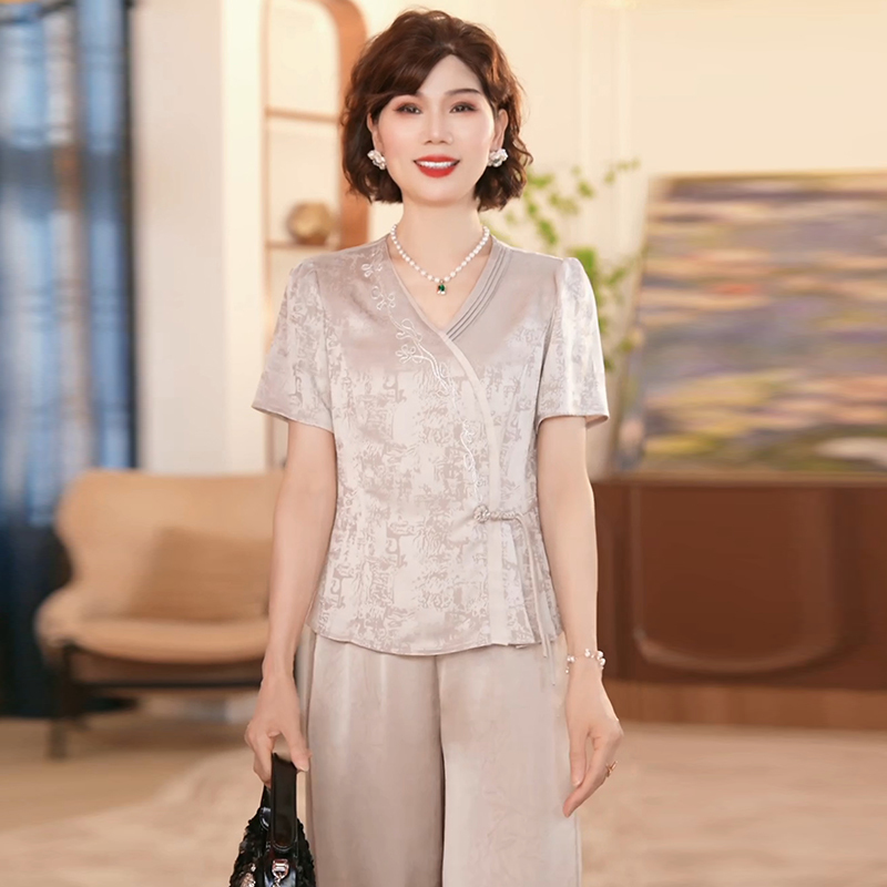 Mother's Fashion Suit 2026 New Stylish Middle-Aged and Elderly Women's Two-Piece Shirt Set for Summer Casual Wear Mother's Fashion Suit 2026 New Stylish Middle-Aged and Elderly Women's Two-Piece Shirt Set for Summer Casual Wear