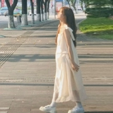 Белое платье на подтяжках, новый стиль лета 2025 года, отдых на море, очень популярно в этом году, очень красивая и красивая длинная юбка для женщин.