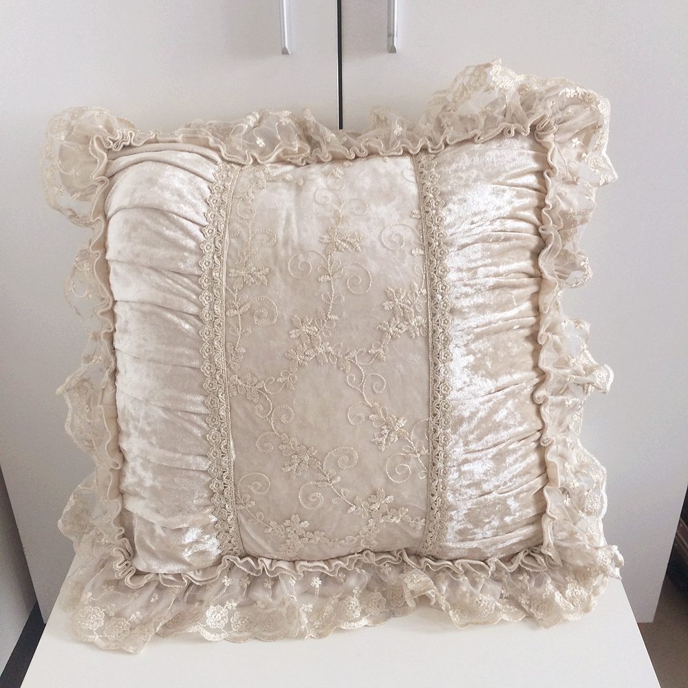 High-grade gold velvet pillow pillow pillow sofa cushion cover lumbar pillow backrest lace edge cushion cover beige