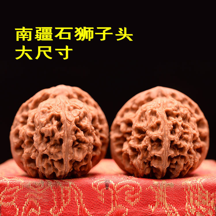 The old southern Xinjiang stone lion head extra large 43-50 boutique collection-level literary play walnut play hand to play hemp old tree