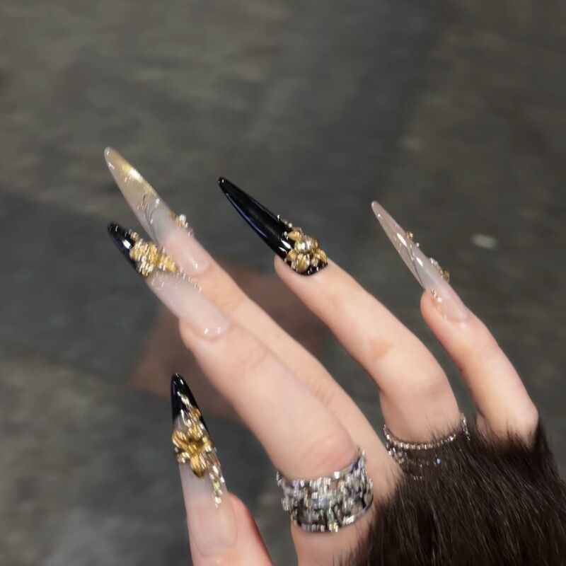 Luxurious and Elegant Style Long Black 3D Metal Flower Nail Art with Gold Cat Eye Effect False Nails Luxurious and Elegant Style Long Black 3D Metal Flower Nail Art with Gold Cat Eye Effect False Nails