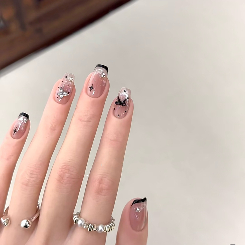 Black Sweet Cool Style Magic Mirror French Style Press-On Nails Cute Polka Dot Bow Magic Mirror Butterfly Fake Nail Patches Brighten Skin Tone