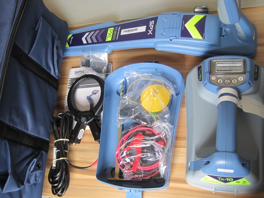 Original British Reddy pipeline detector RD8100 cable locator instead of RD8000RD8200