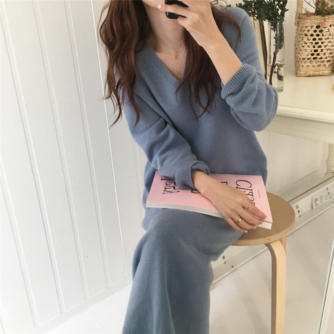 French autumn and winter maternity dress knitted dress spring and autumn Korean version with V-neck thick sweater long skirt