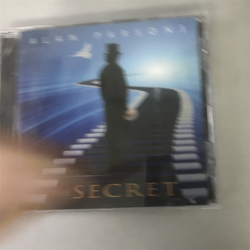 Европейская и американская версии нераспечатанного диска Alan Parsons–The Secret CD